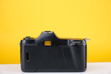 Load image into Gallery viewer, Olympus OM101 35mm SLR Film Camera with 35-70mm f3.5-4.5
