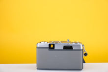 Load image into Gallery viewer, Olympus Pen EE-2 35mm Half-Frame Film Camera
