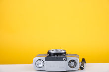 Load image into Gallery viewer, Olympus Pen EE 35mm Half Frame Film Camera
