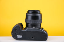 Load image into Gallery viewer, Minolta Dynax 500si Super 35mm SLR Film camera with 35-70mm Lens
