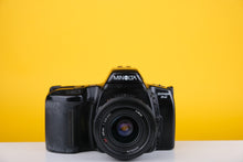 Load image into Gallery viewer, Minolta Dynax 3xi 35mm SLR Film Camera with 28mm f2.8 Lens
