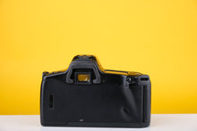 Load image into Gallery viewer, Minolta Dynax 3xi 35mm SLR Film Camera with 28mm f2.8 Lens

