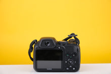 Load image into Gallery viewer, Fujifilm Finepix S2000HD Bridge Digicam
