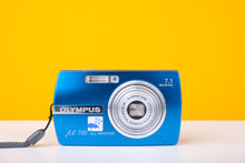 Load image into Gallery viewer, Olympus Mju 700 Digicam Vintage Digital Compact Camera
