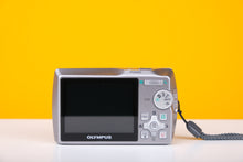 Load image into Gallery viewer, Olympus Mju 700 Digicam Vintage Digital Compact Camera
