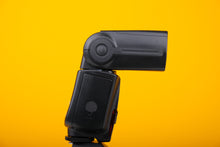 Load image into Gallery viewer, Yongnuo YN560 III Flash
