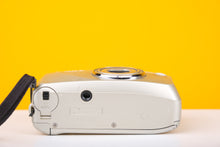 Load image into Gallery viewer, Yashica Zoomate 105SE 35mm Point and Shoot Film Camera
