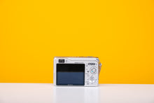 Load image into Gallery viewer, Sony DSC W80 Digicam Vintage Digital Camera
