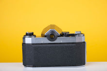 Load image into Gallery viewer, Praktica Super TL 35mm SLR Film Camera with Carl Zeiss 50mm f2.8
