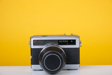 Load image into Gallery viewer, Carl Zeiss Werra 35mm Scale Focus Camera
