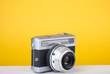 Load image into Gallery viewer, Carl Zeiss Werra 35mm Scale Focus Camera
