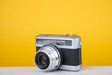 Load image into Gallery viewer, Carl Zeiss Werra 35mm Scale Focus Camera
