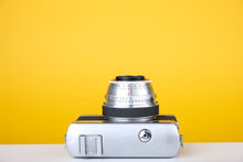 Load image into Gallery viewer, Carl Zeiss Werra 35mm Scale Focus Camera
