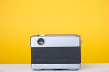Load image into Gallery viewer, Carl Zeiss Werra 35mm Scale Focus Camera
