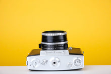 Load image into Gallery viewer, Pentina 35mm SLR Film Camera
