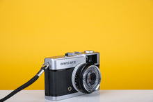 Load image into Gallery viewer, Olympus Trip 35 Vintage 35mm Film Camera with Zuiko 40mm f2.8 Lens and Lens Cap and Leather Case
