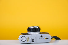Load image into Gallery viewer, Olympus Trip 35 Vintage 35mm Film Camera with Zuiko 40mm f2.8 Lens and Lens Cap and Leather Case
