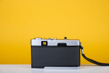 Load image into Gallery viewer, Olympus Trip 35 Vintage 35mm Film Camera with Zuiko 40mm f2.8 Lens and Lens Cap and Leather Case
