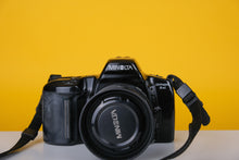 Load image into Gallery viewer, Minolta Dynax 3xi 35mm SLR Film Camera with 35-70mm f4 Lens
