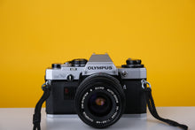 Load image into Gallery viewer, Olympus OM10 35mm SLR Film Camera with Zuiko 35-70mm f3.5-4.5 Lens
