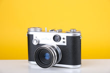 Load image into Gallery viewer, Corfield Periflex 2 35mm film camera with 45mm f3.5 Lens
