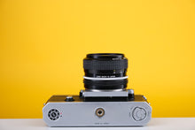 Load image into Gallery viewer, Nikon F 35mm SLR Film Camera With Nikkor 28mm f3.5 Lens
