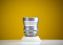 Load image into Gallery viewer, Schneider-Kreuznach Retina-Tele-Xenar f:4/135mm lens For Kodak Retina Reflex with Case
