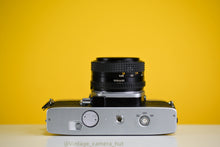 Load image into Gallery viewer, Minolta SRT101 35mm Film Camera with Minolta MD 50mm f/1.7
