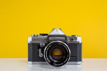 Load image into Gallery viewer, petri v3 film camera
