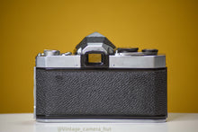 Load image into Gallery viewer, Petri Flex V 35mm Film Camera with Box and Extras
