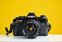 Load image into Gallery viewer, Minolta X-700 Vintage 35mm Film Camera with Minolta MD Zoom 35-105mm Lens and Strap
