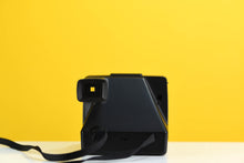 Load image into Gallery viewer, Polaroid 2000 Land Camera Instant Film Camera
