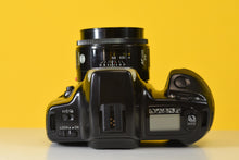 Load image into Gallery viewer, Minolta Dynax 300si 35mm Film Camera with 28mm f2.8 Lens
