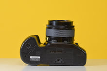 Load image into Gallery viewer, Minolta Dynax 300si 35mm Film Camera with 28mm f2.8 Lens
