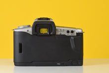 Load image into Gallery viewer, Minolta Dynax 4 35mm Film Camera with 35-70mm f4 Lens
