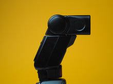 Load image into Gallery viewer, Nissin 132AF Minolta Flash
