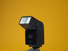 Load image into Gallery viewer, Vivitar Auto Thyristor 550FD Flash
