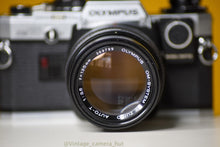 Load image into Gallery viewer, Olympus OM10 SLR Vintage 35mm Film Camera with Zuiko Auto-T 135mm f3.5 Prime Lens with Manual Adapter And Olympus Flash
